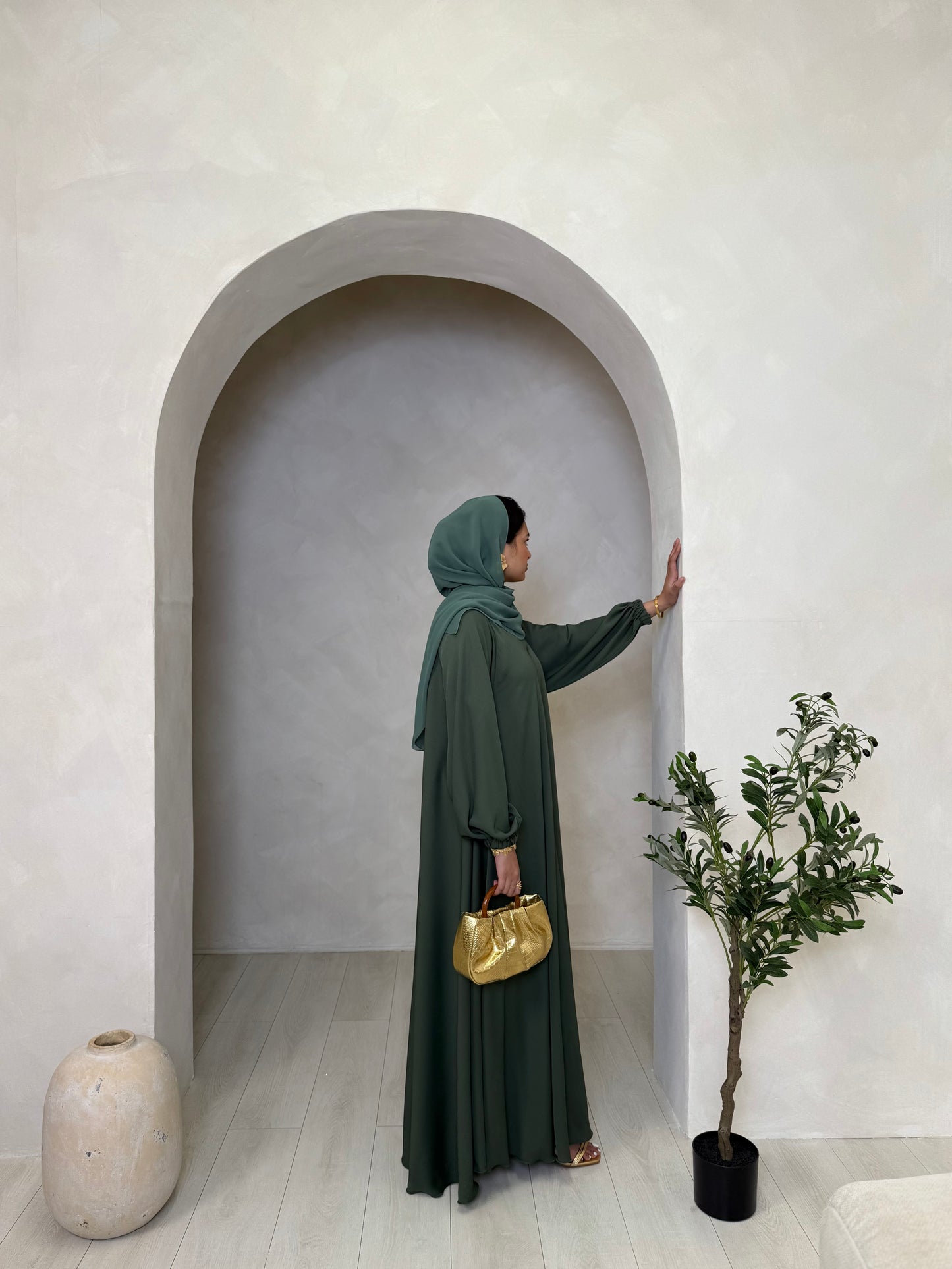 Liyana - Flowy open abaya with cuffed sleeves (Sage)