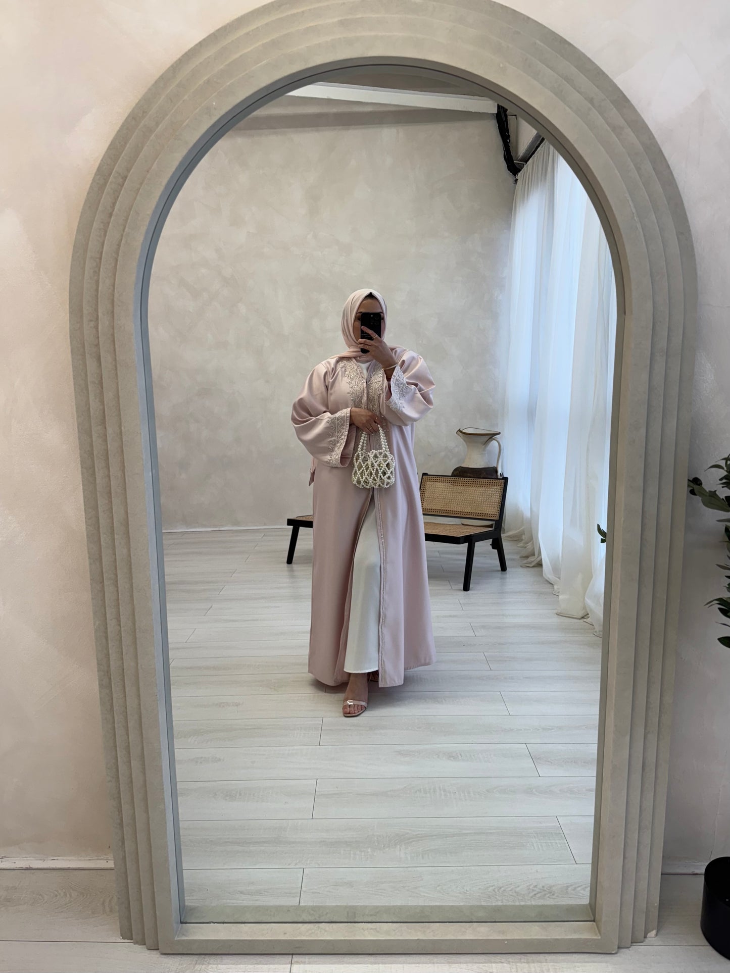 Niah - Embellished abaya (Blush)