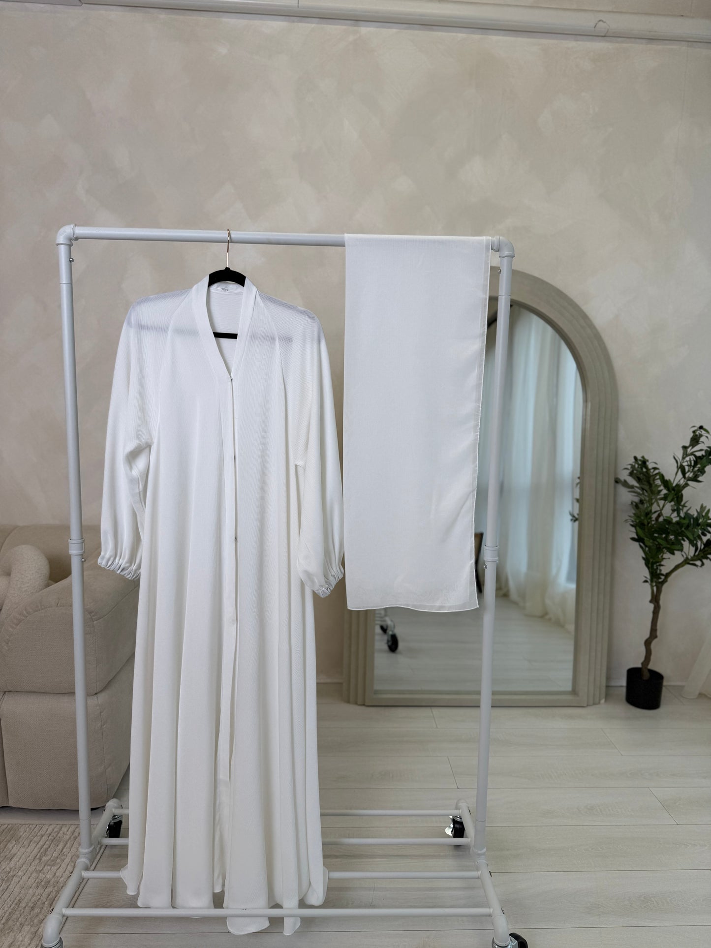 Liyana - Flowy open abaya with cuffed sleeves (White)