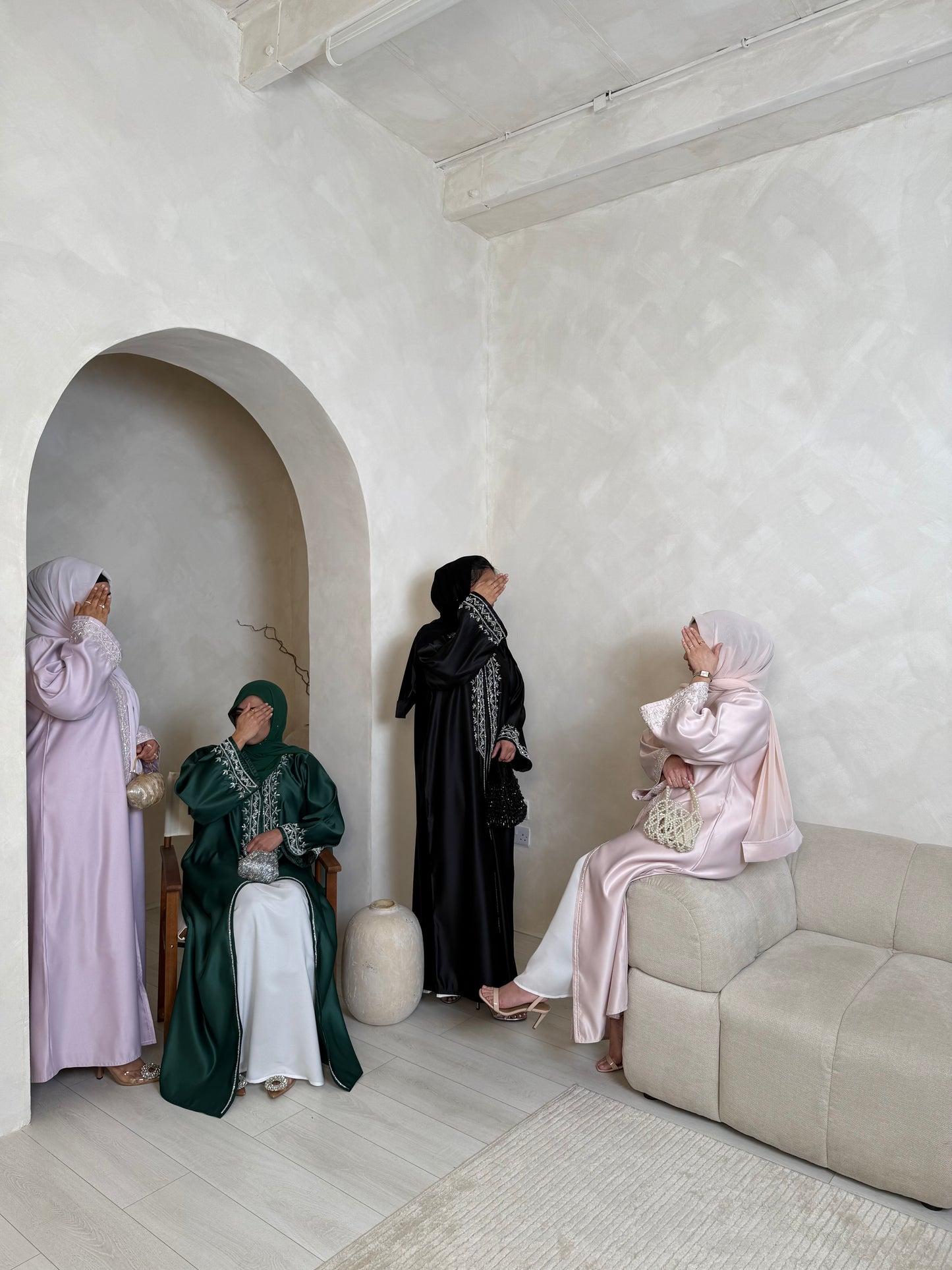 Niah - Embellished abaya (Blush)