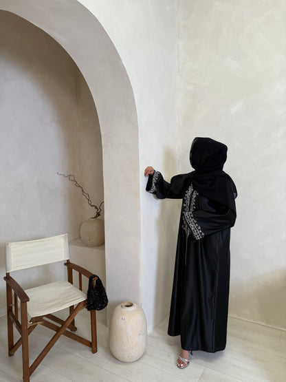 Niah - Embellished abaya (Black)