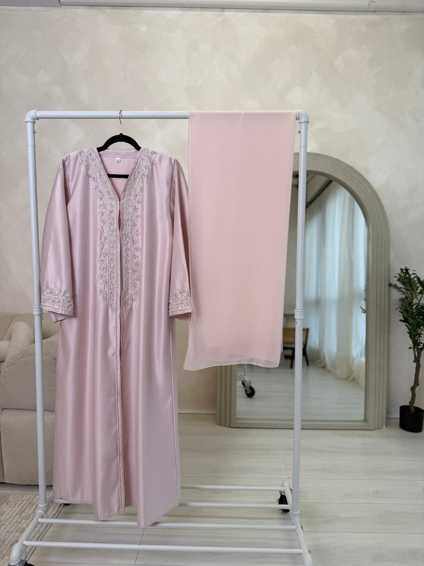 Niah - Embellished abaya (Blush)