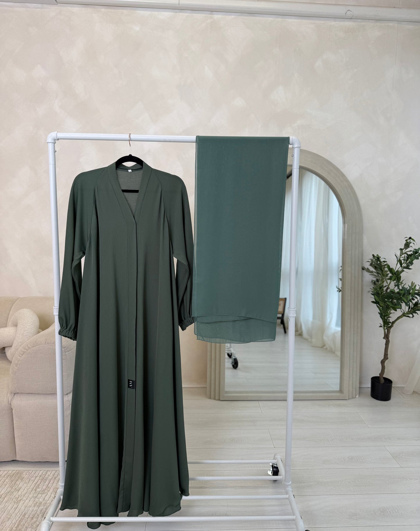 Liyana - Flowy open abaya with cuffed sleeves (Sage)