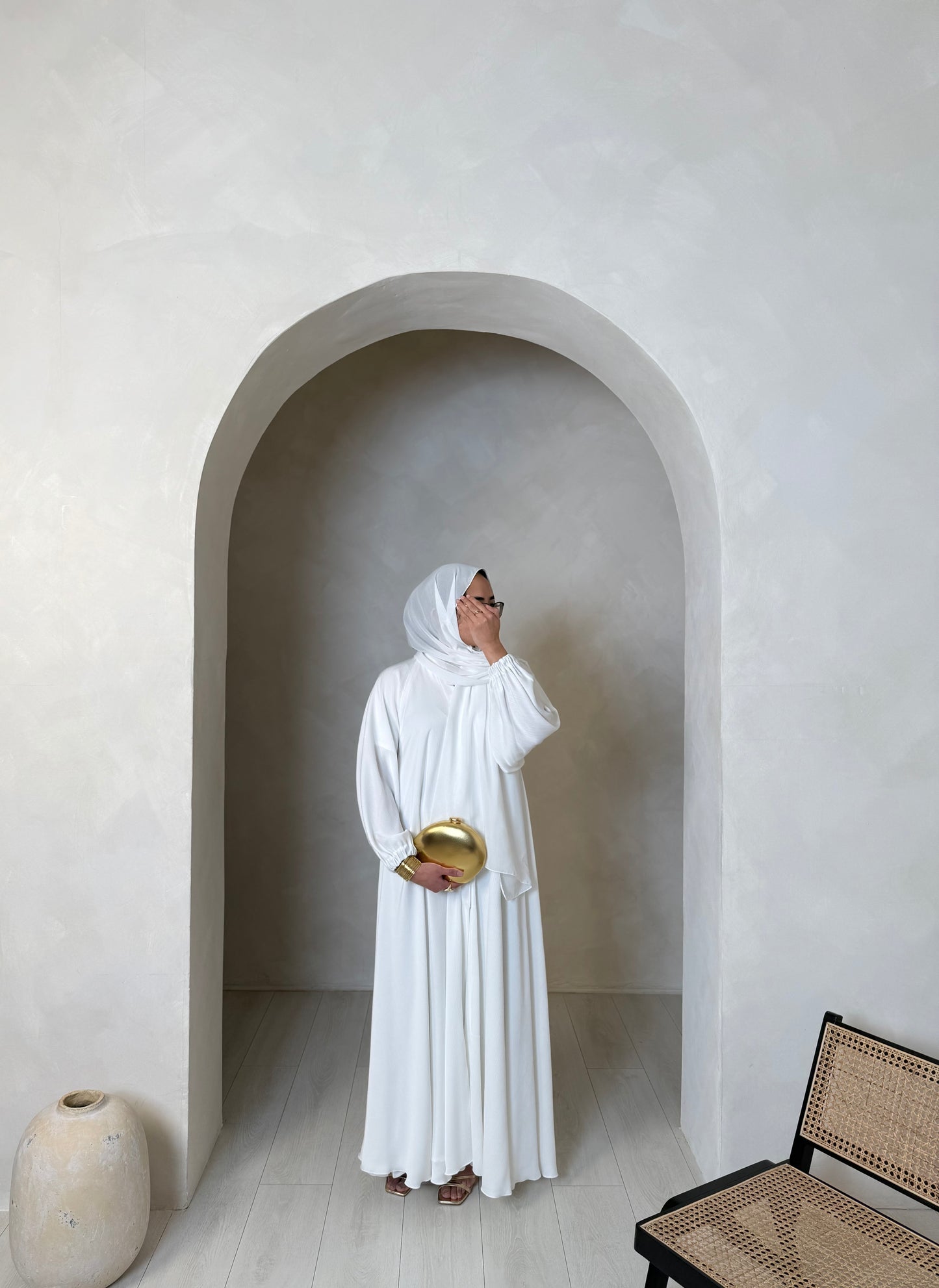 Liyana - Flowy open abaya with cuffed sleeves (White)