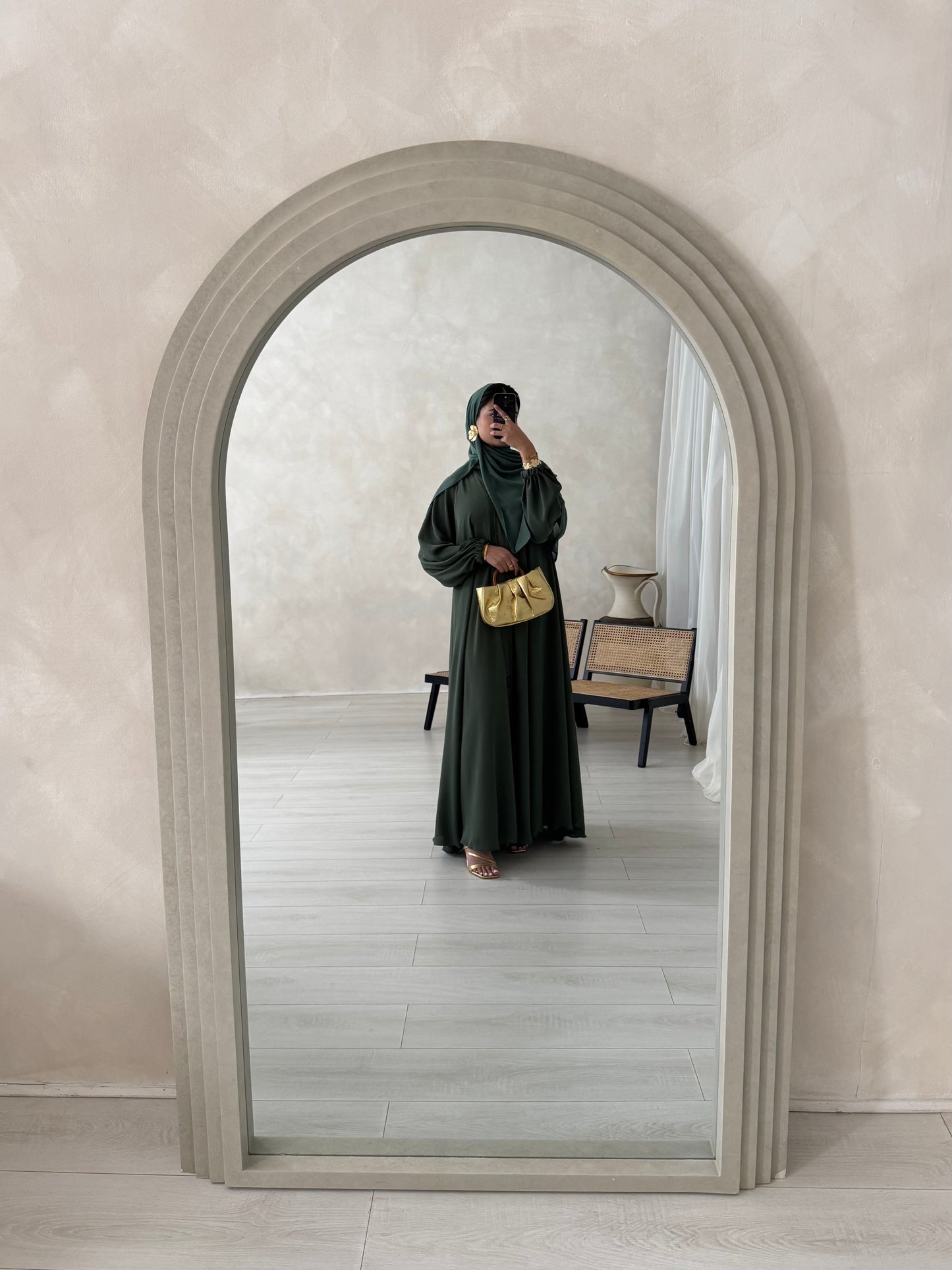 Liyana - Flowy closed abaya with cuffed sleeves (Sage)