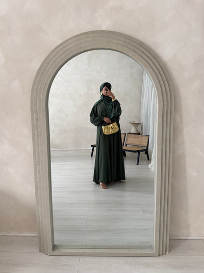 Liyana - Flowy closed abaya with cuffed sleeves (Sage)