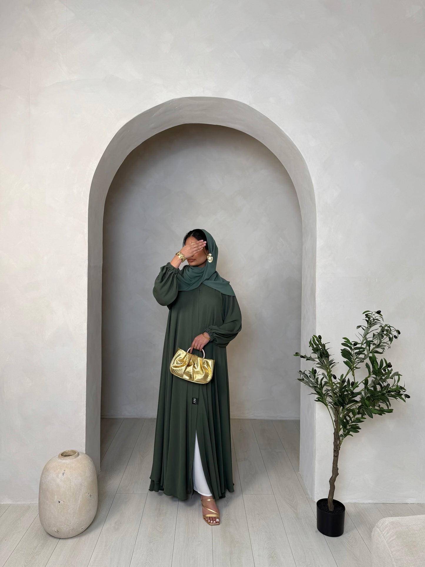 Liyana - Flowy open abaya with cuffed sleeves (Sage)