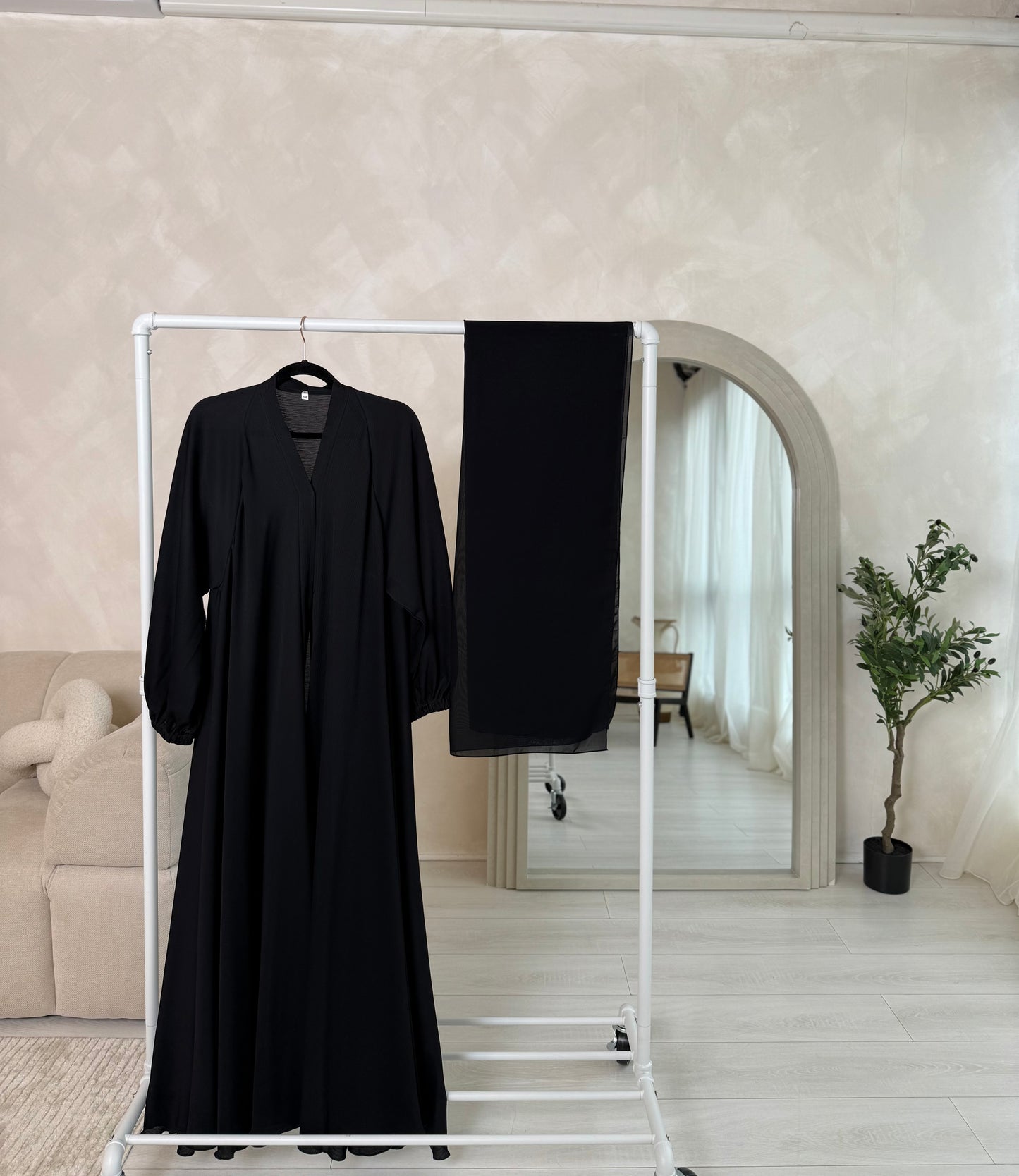 Liyana - Flowy open abaya with cuffed sleeves (Black)