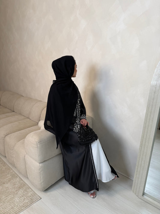 Niah - Embellished abaya (Black)